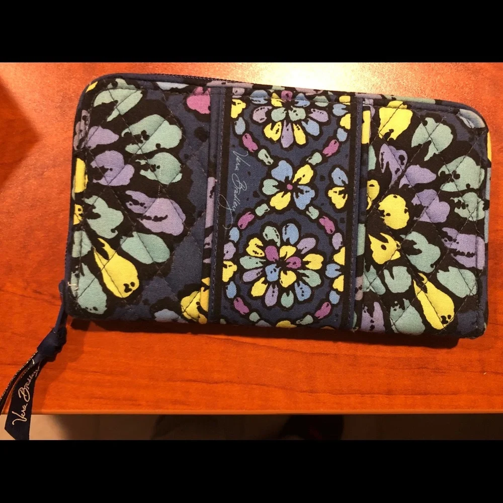 COPY - Vera Bradley Wallet - Picture 1 of 3
